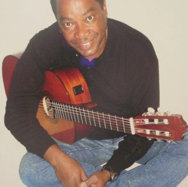 Victor Caldee Guitarra